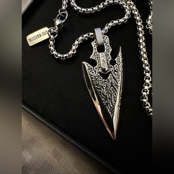 Arrowhead Chain Necklane - Picture 2 of 2